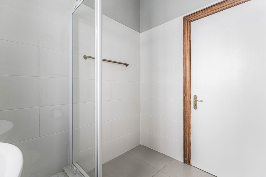 To Let 2 Bedroom Property for Rent in Green Point Western Cape